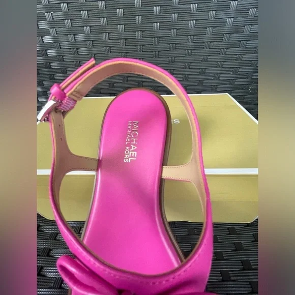 Michael Kors Shoes,Michael Kors Sandals,Michael Kors Pink T-Strap Sandals - Picture 9 of 11